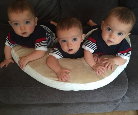 Hình ảnh: Ca sinh 3 hiếm có với 3 đứa trẻ giống nhau 100% về gen số 5