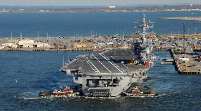 
Cụm tàu tác chiến do tàu sân bay USS Dwight D. Eisenhower dẫn đầu. (Ảnh: Reuters)
