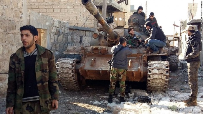 Xe tăng quân đội chính phủ Syria tại Aleppo