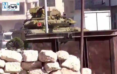 Nga đã ngừng không kích trong nửa tháng, còn Quân đội Syria đã phải điều xe tăng T-90 đến Aleppo