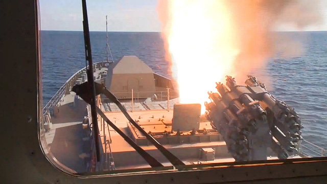 
Tàu Đô đốc Grigorovich cũng đang tham gia tấn công các mục tiêu khủng bố tại Syria. (Ảnh: Bộ Quốc phòng Nga/Sputnik)
