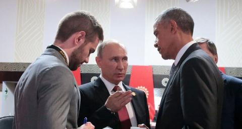 Tổng thống Nga Vladimir Putin và Tổng thống Mỹ đương nhiệm Barack Obama gặp nhau bên lề Hội nghị APEC.