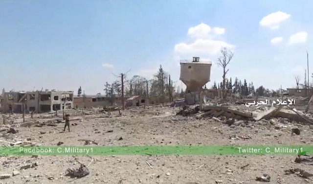 Cảnh tan hoang tại căn cứ Học viện Pháo binh Aleppo